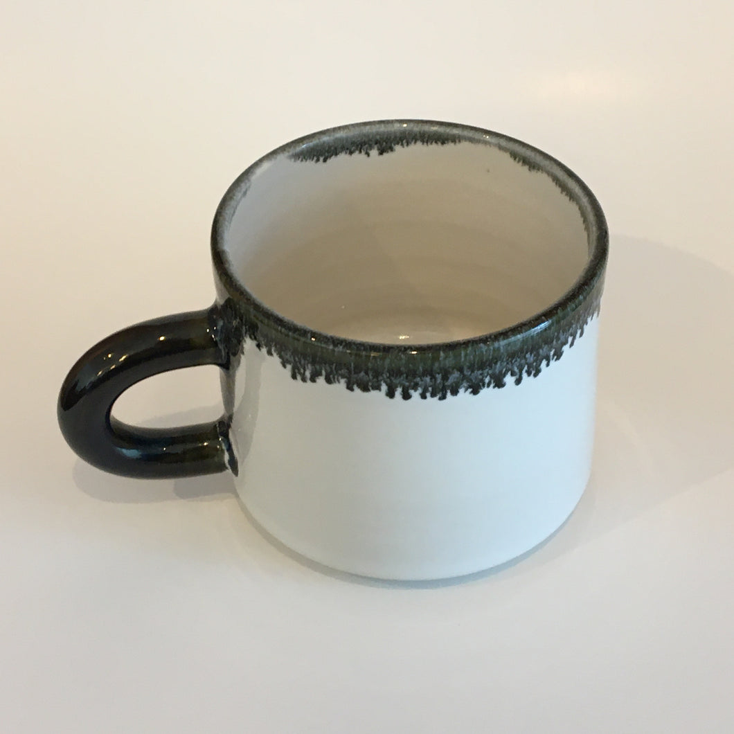 B + W Drips Mug